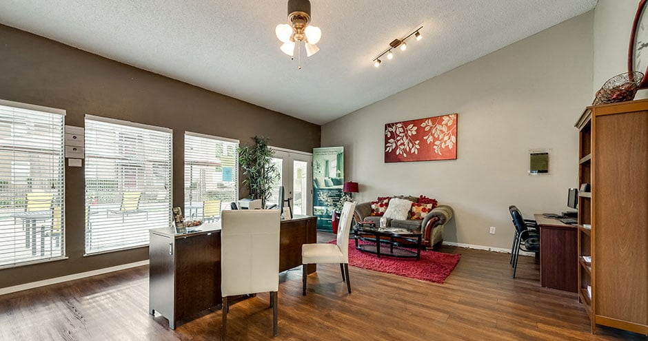 River Oaks Apartments Image 11