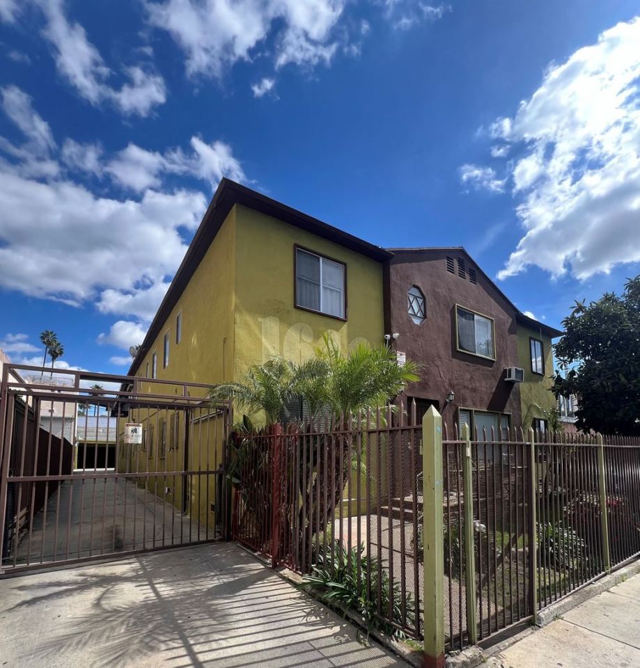 1646 N Harvard Image 1