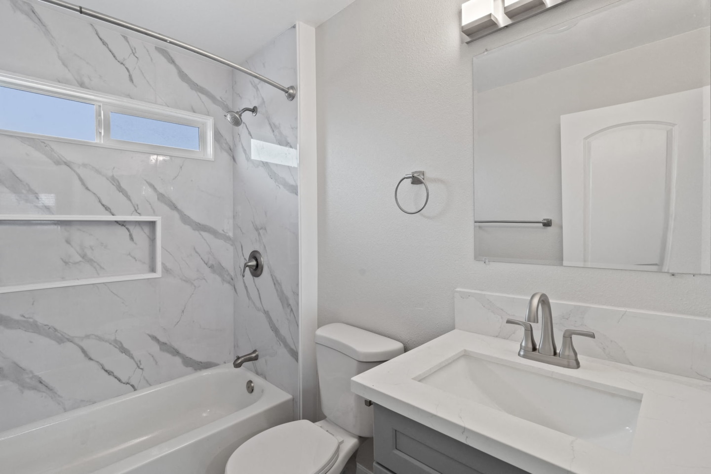 Charle Square Apartments Image 10