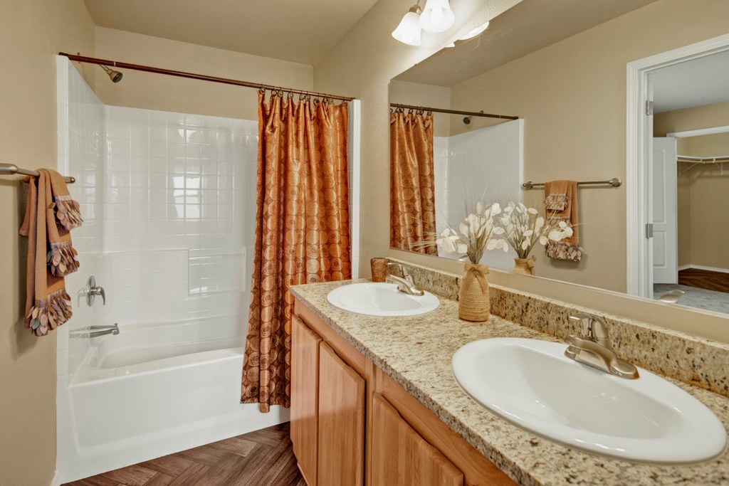 Four Seasons Apartment Homes Image 8