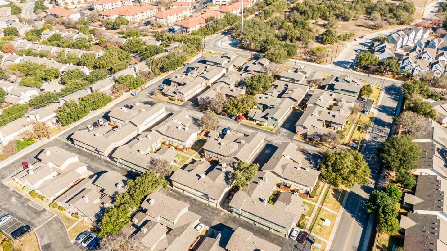 The Camaron Townhomes & Flats Image 8