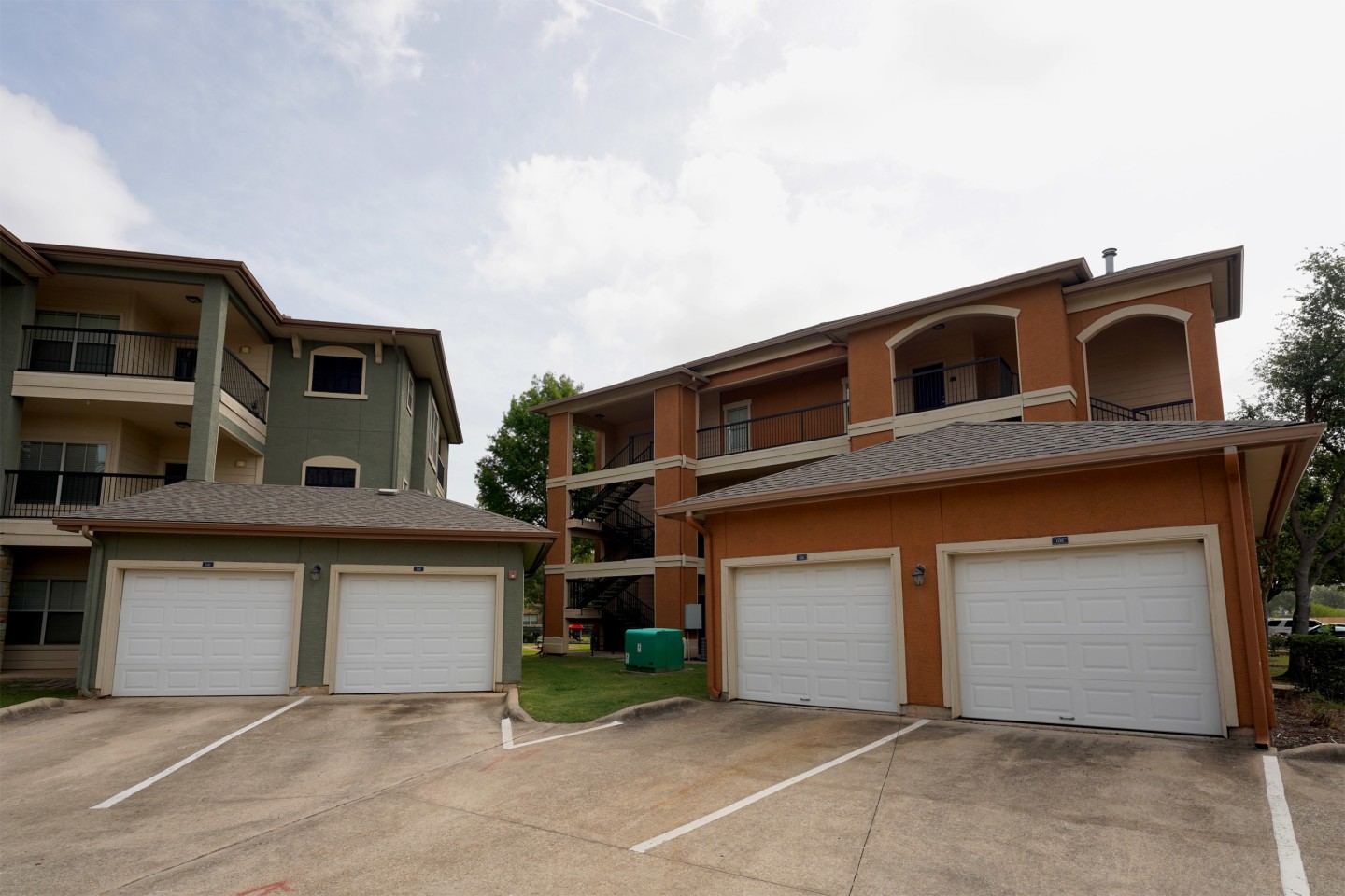 Residences at  Riverpark West Image 15