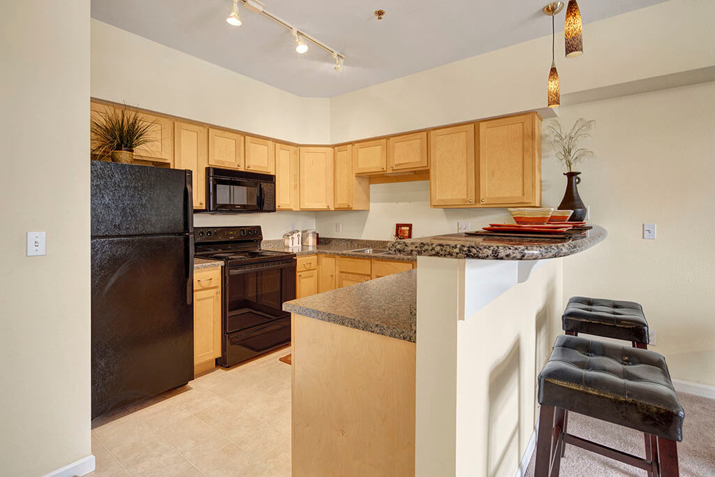 Park Plaza II Apartment Homes Image 1