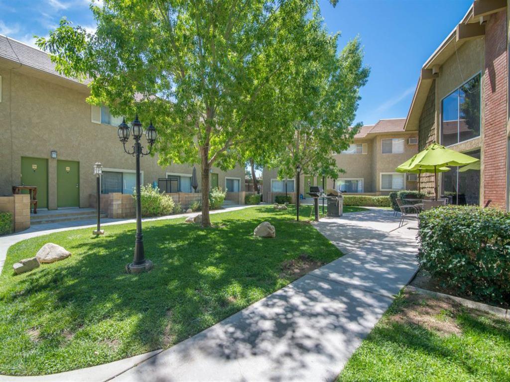 Racquet Club Apartments Image 38