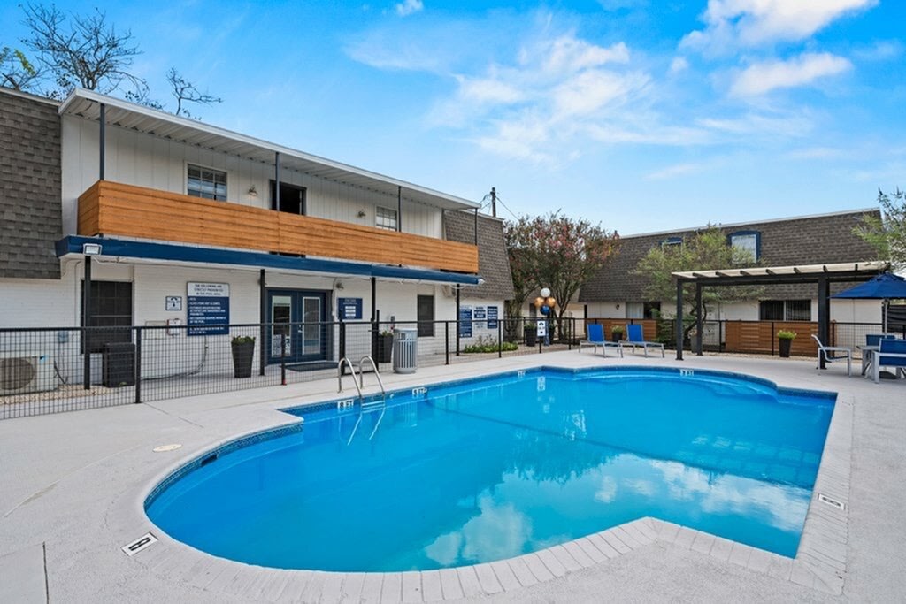 The Lynx Apartments and Townhomes Image 13