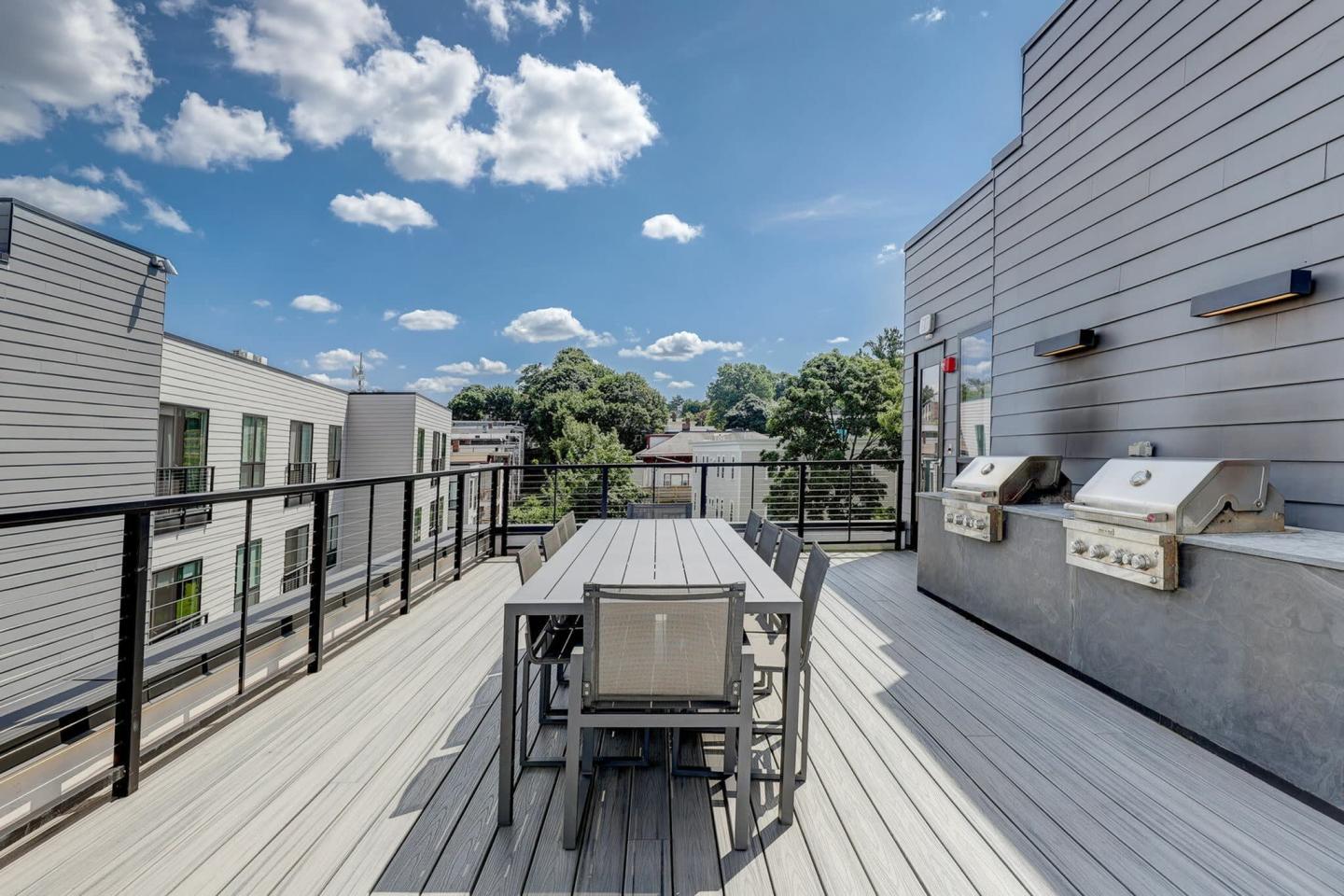3200 Washington Image 22