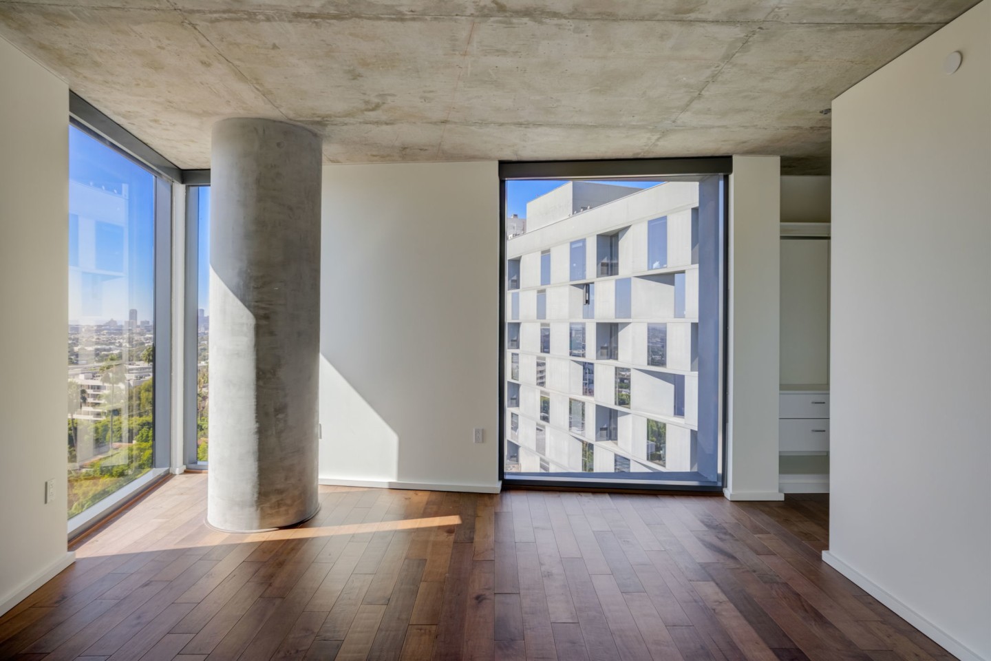 The Apartment Residences at AKA Image 7