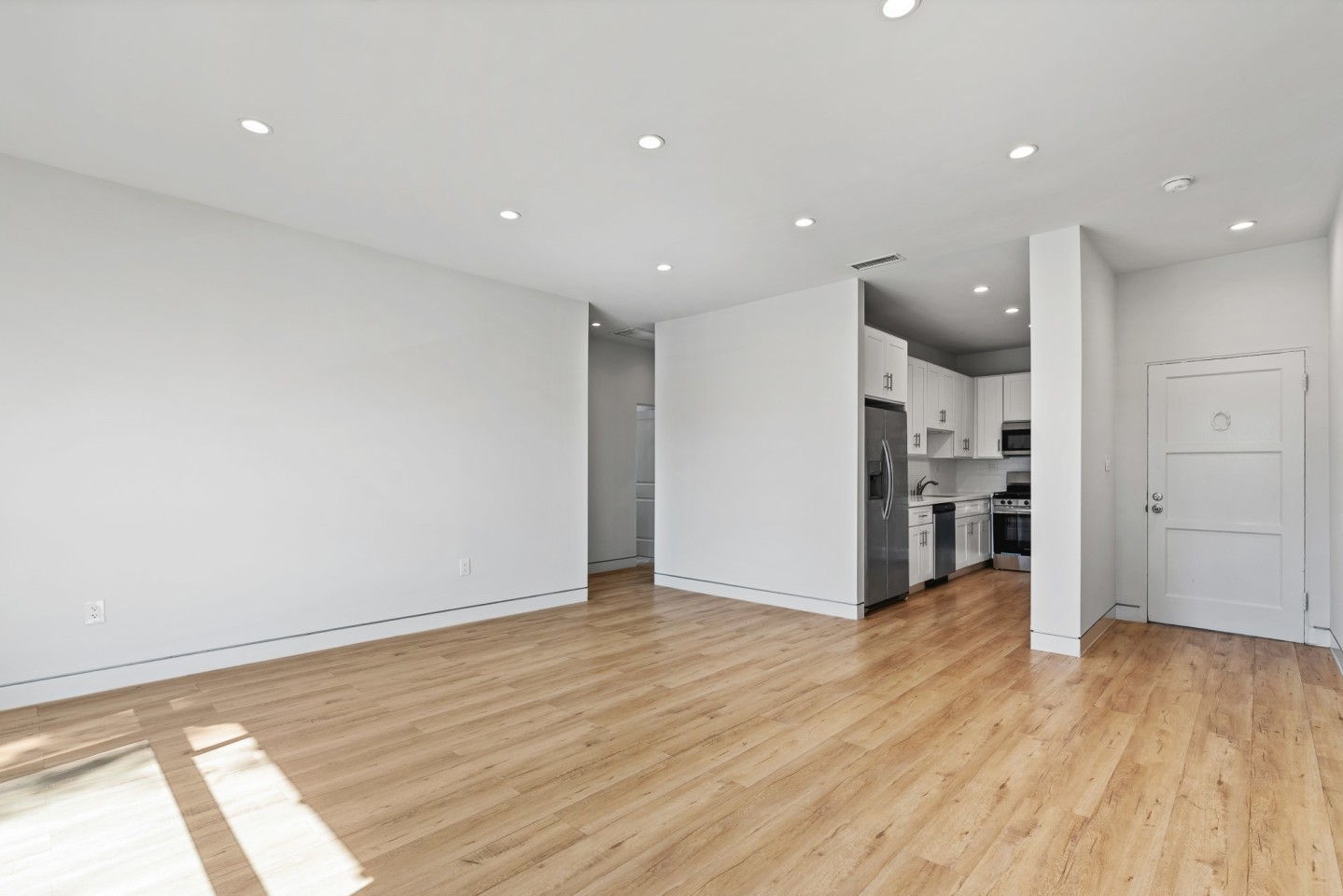 7229 Willoughby Ave Image 6