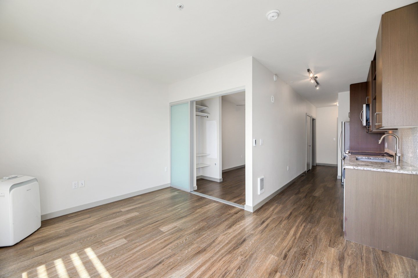 Clarendon Image 9