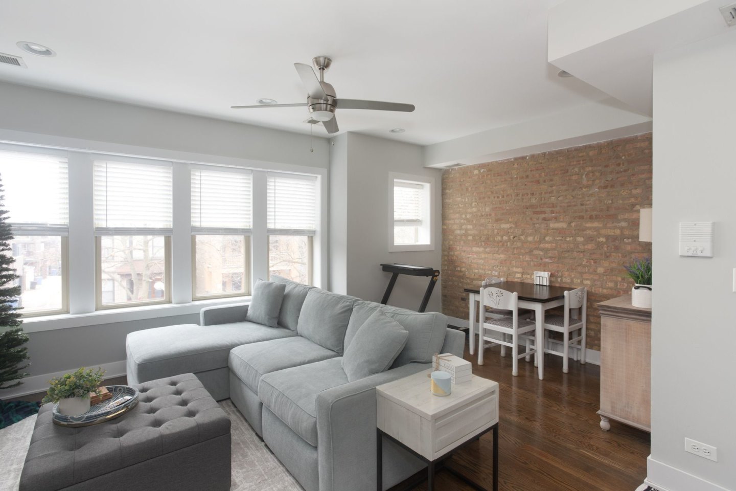 3915 North Janssen Ave. Apt. Image 5