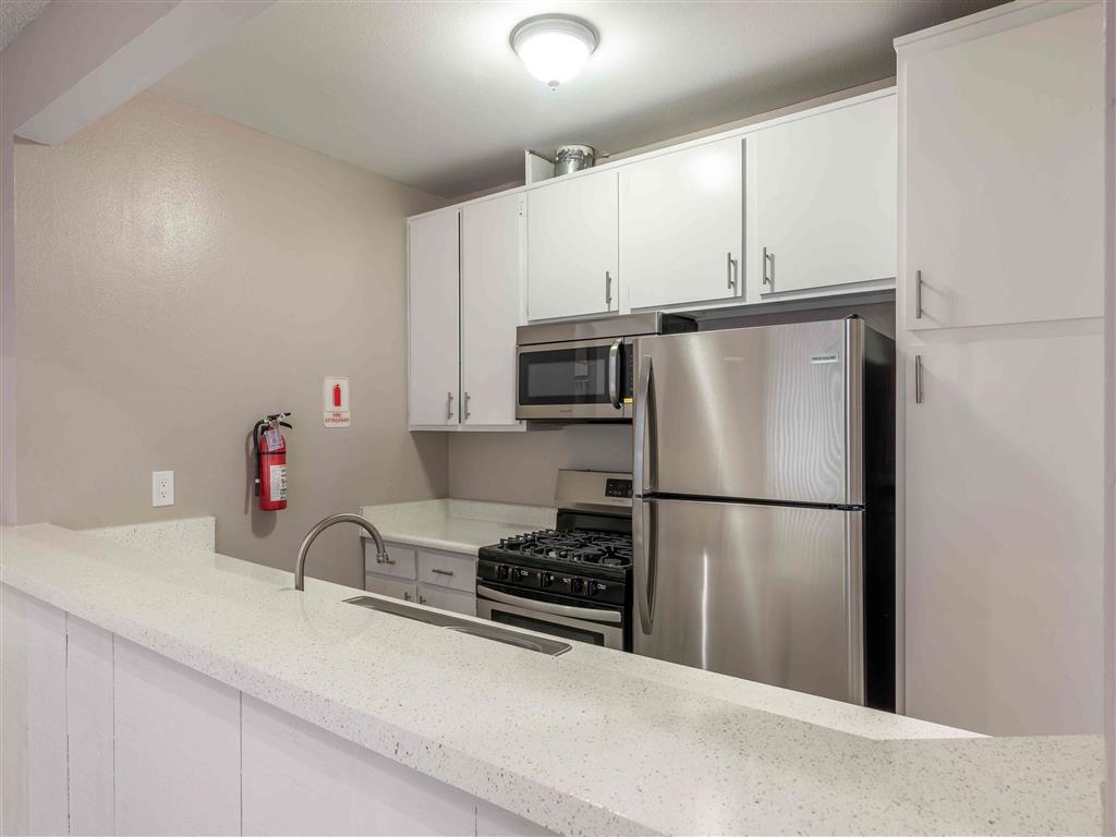 Racquet Club Apartments Image 10