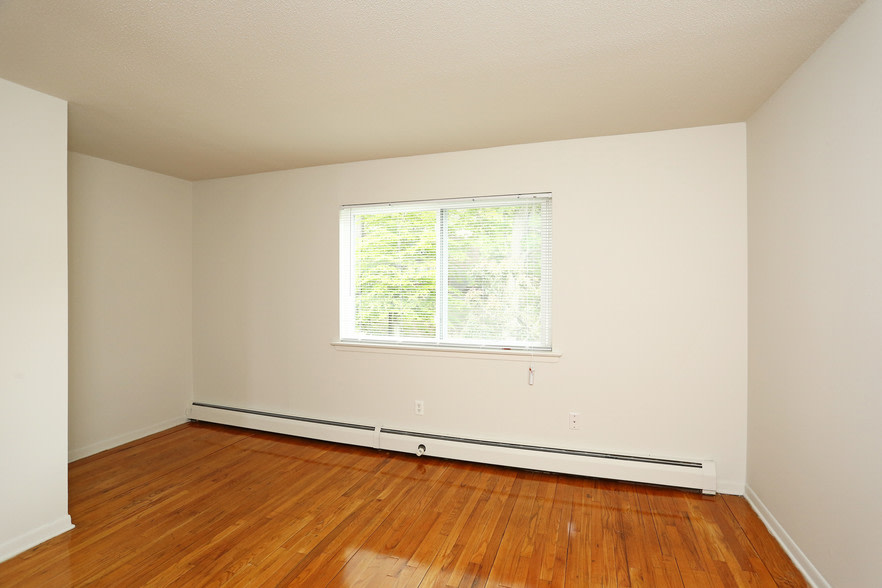 Woodbury Apartments Image 8