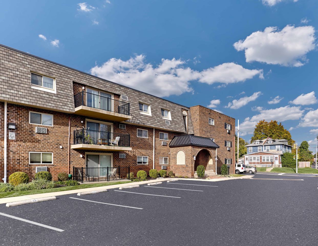 Eldorado Court Apartments Image 3