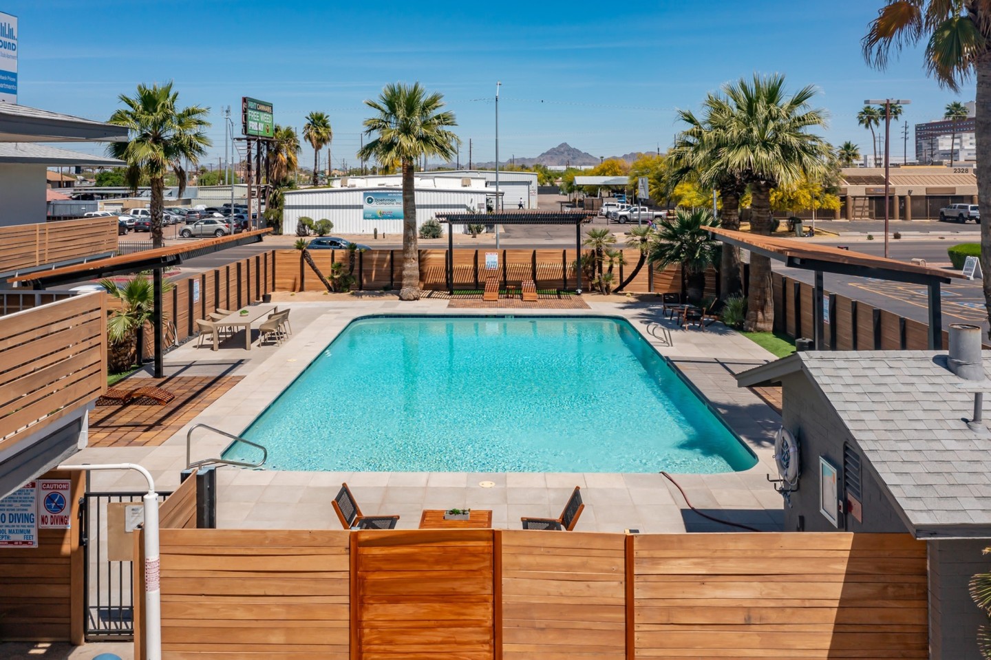 Sunset Sound Studio Apartments Image 12