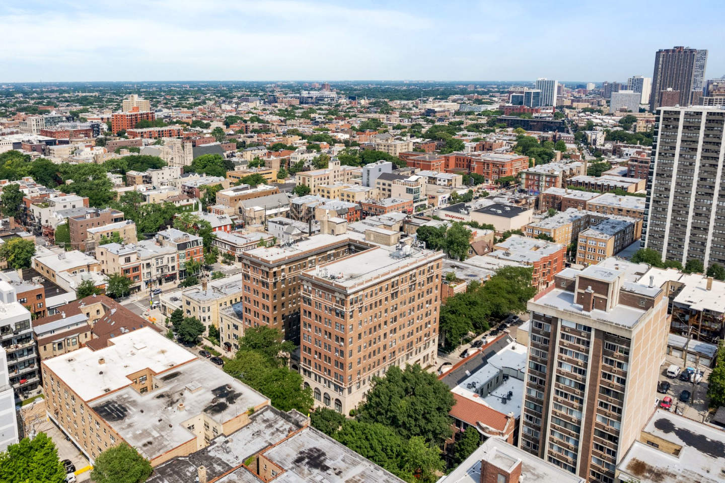 540 West Briar Place Image 2