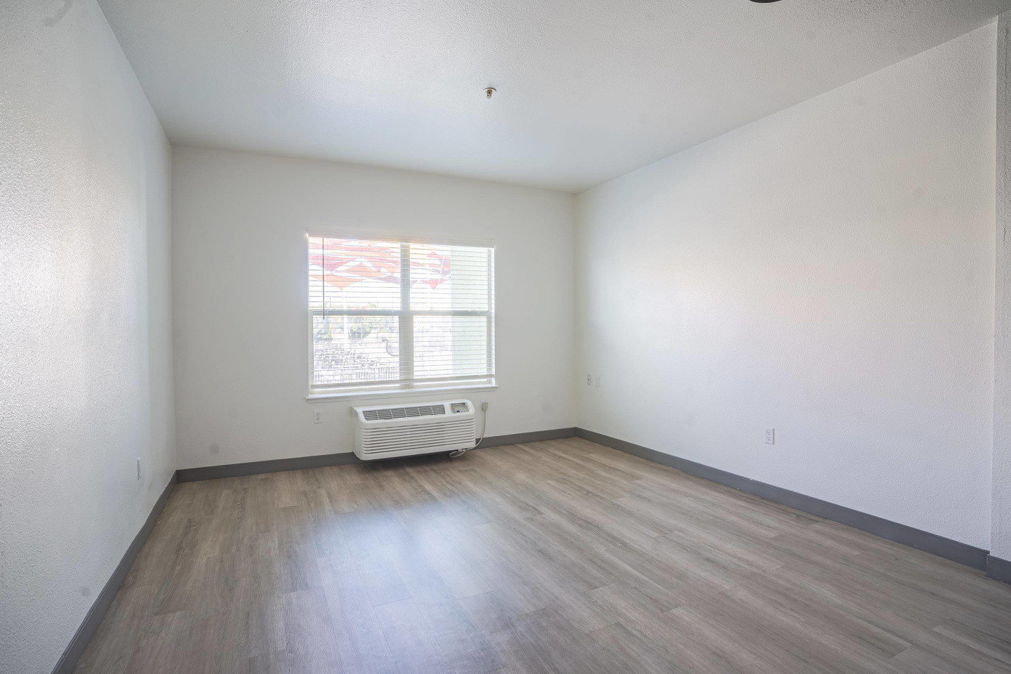 Onyx at 695 Image 5