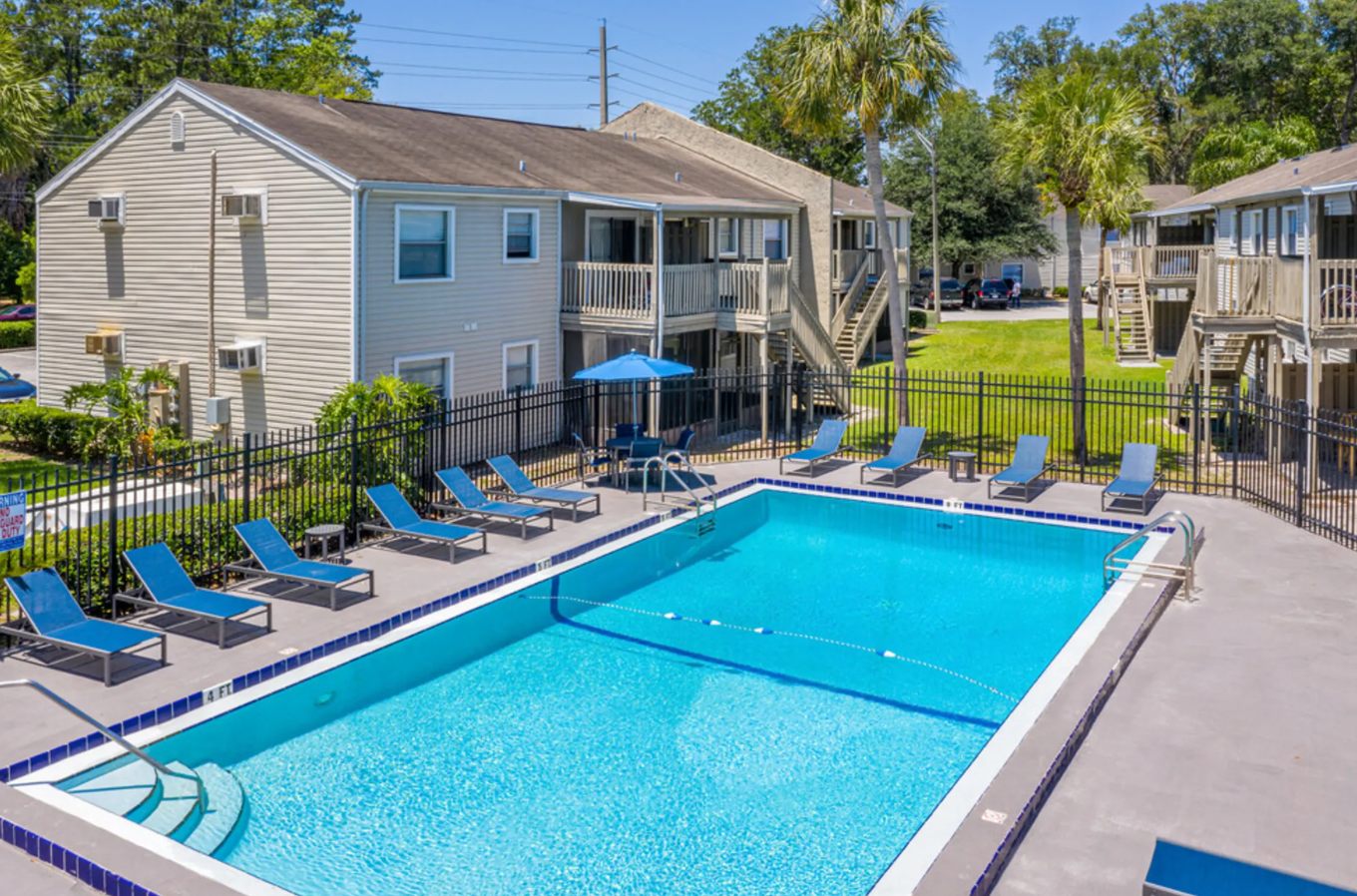Creekwood Apartments Image 1