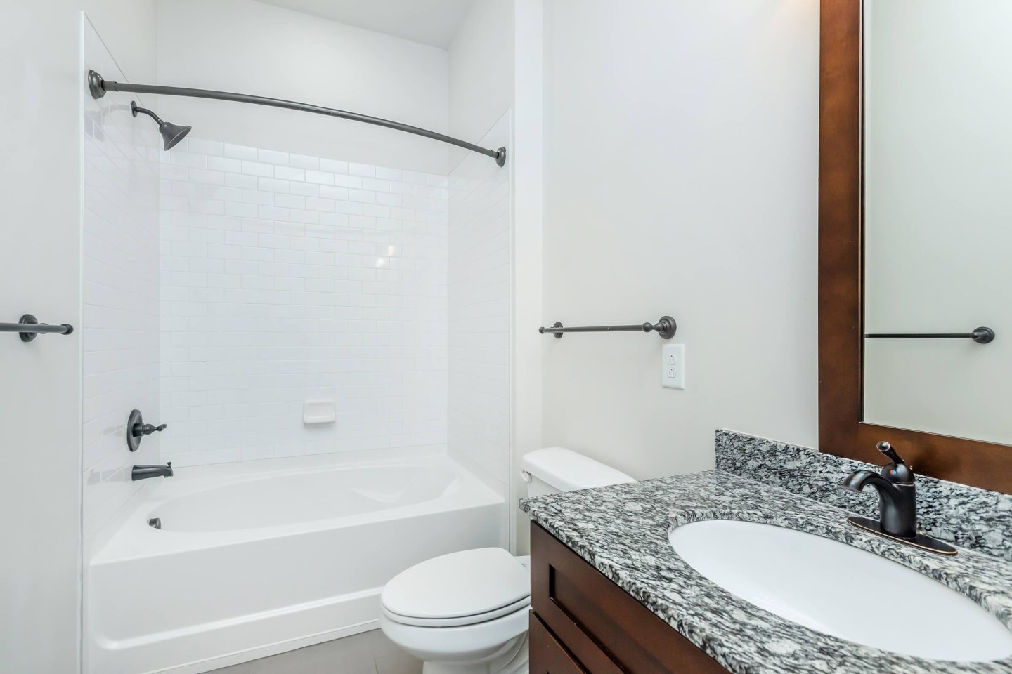 1810 Belcourt Image 15