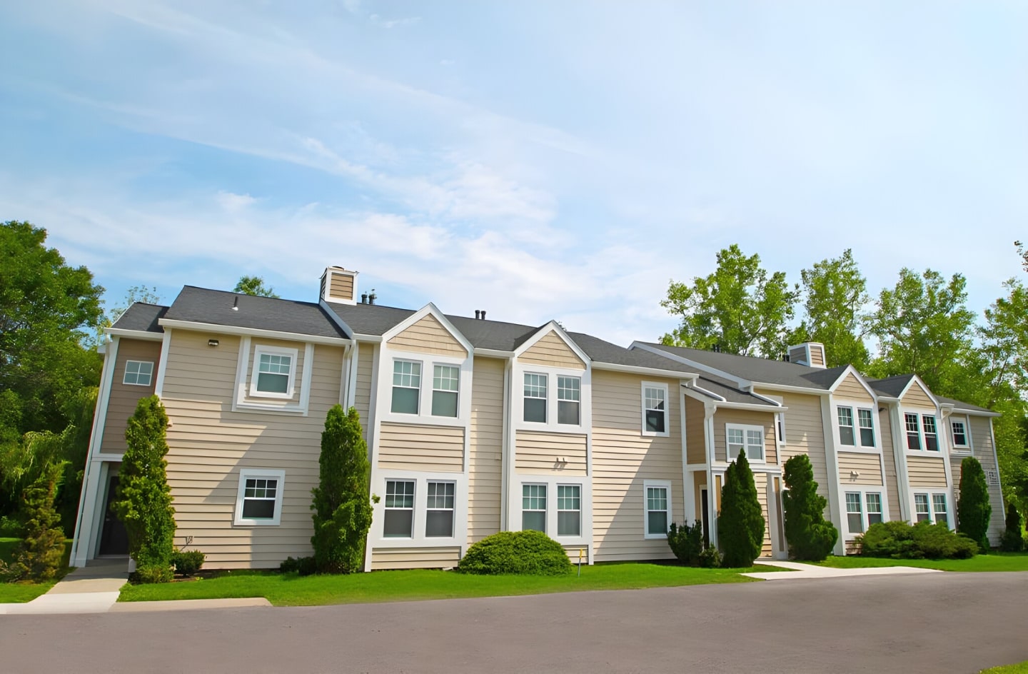 Country Club Manor Apartments Image 2
