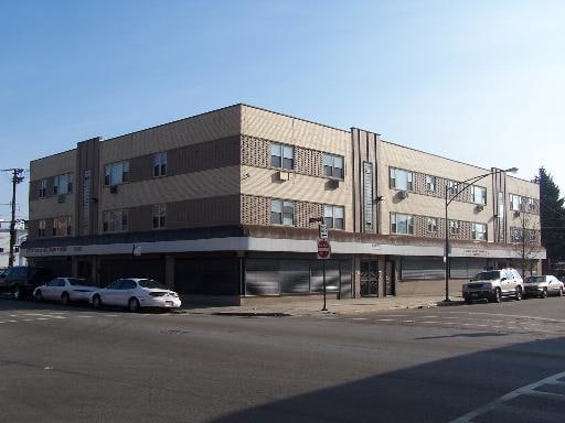 7101 S Artesian Chicago Lawn Apartments Image 1