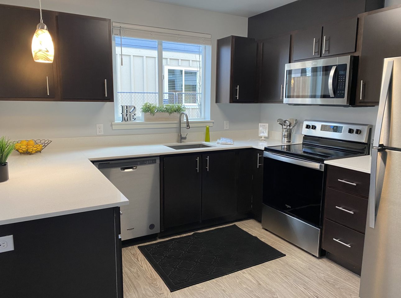 Queen Court Apartments Image 8