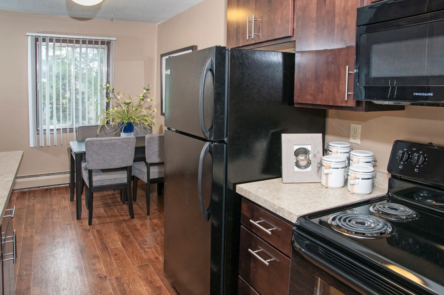 624 Huron Image 11