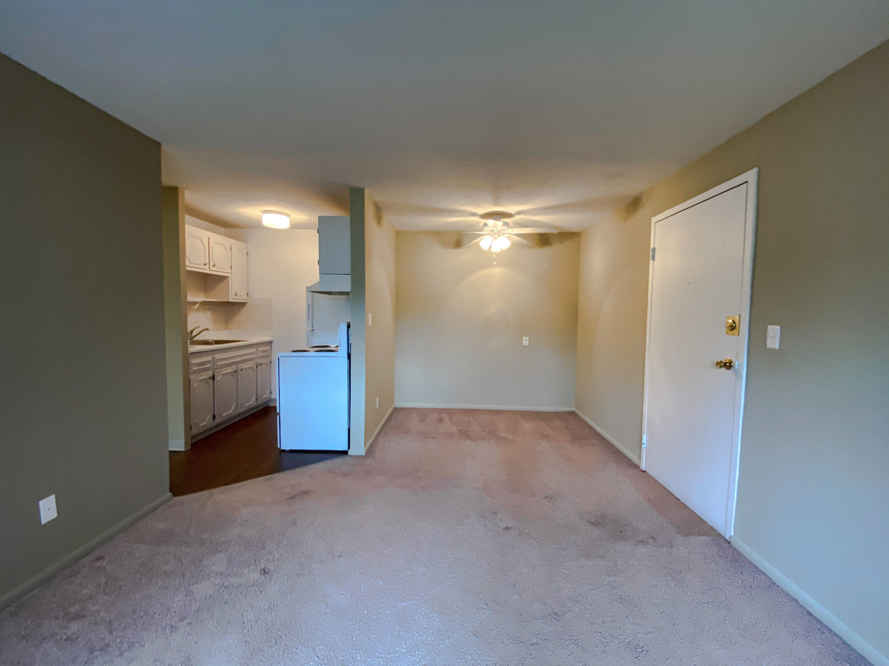 Holland Gardens Apartments Image 21