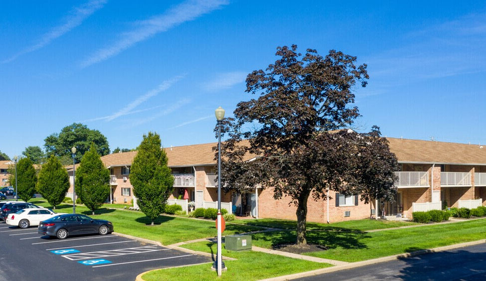 Golf Club Apartments and Townhomes Image 26