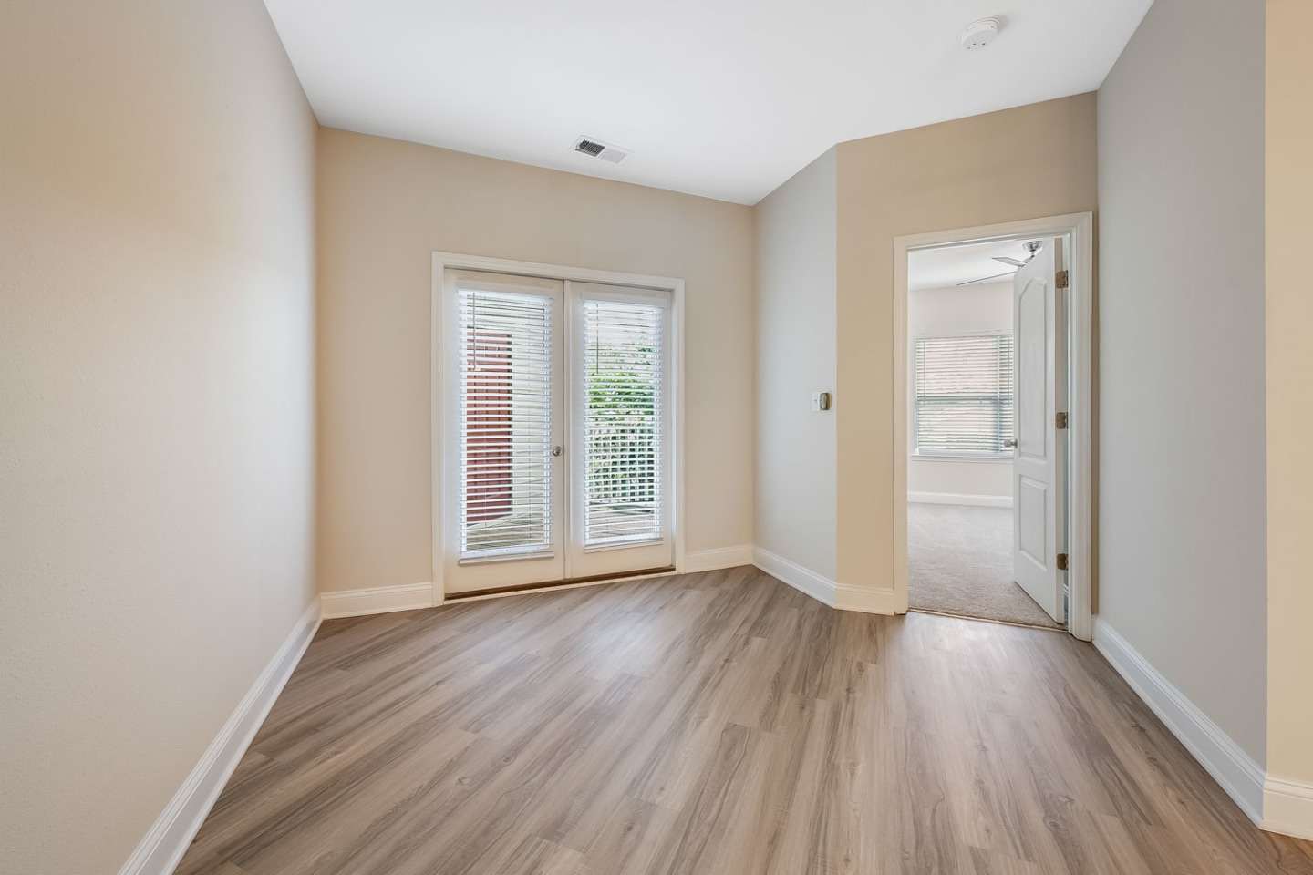 Ashbury Square Image 12