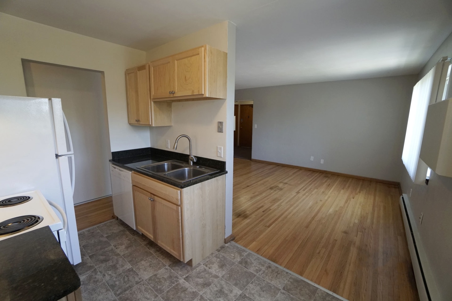 Como Lakes Apartments Image 4