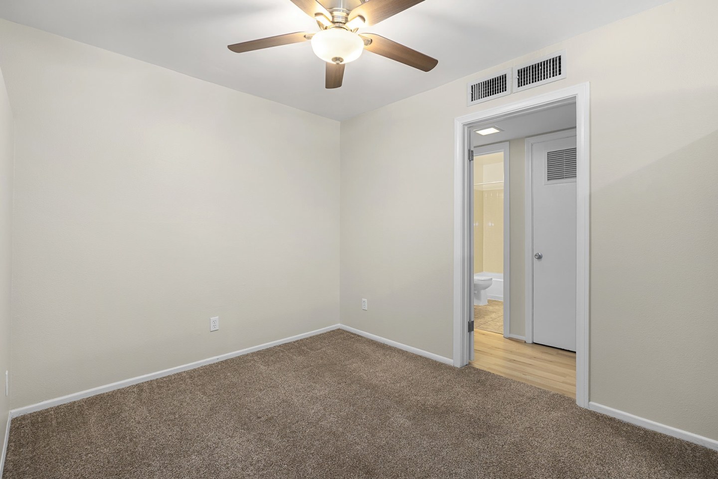 Lombardi Apartments Image 42