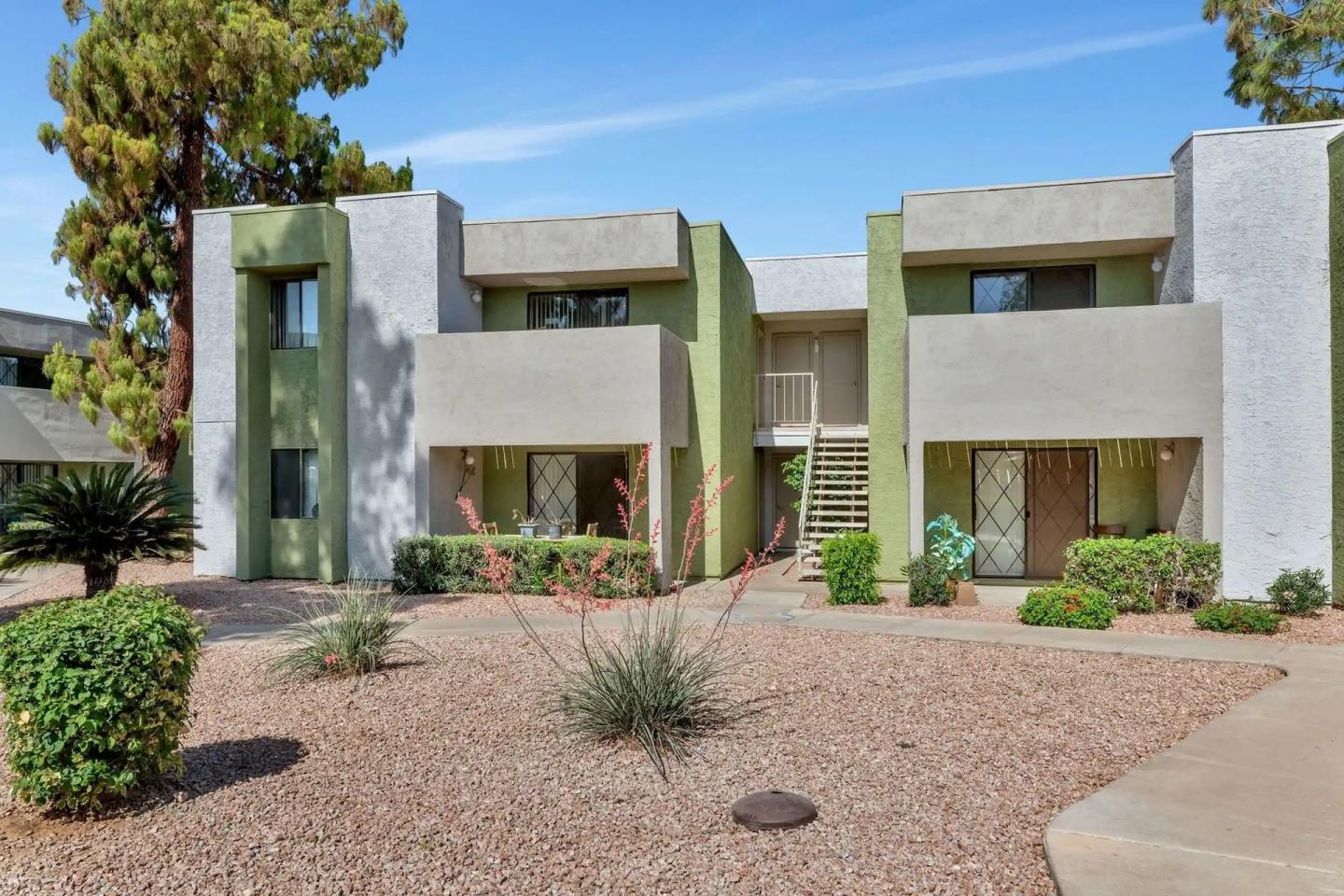 Lemon & Pear Tree Apartments Image 12
