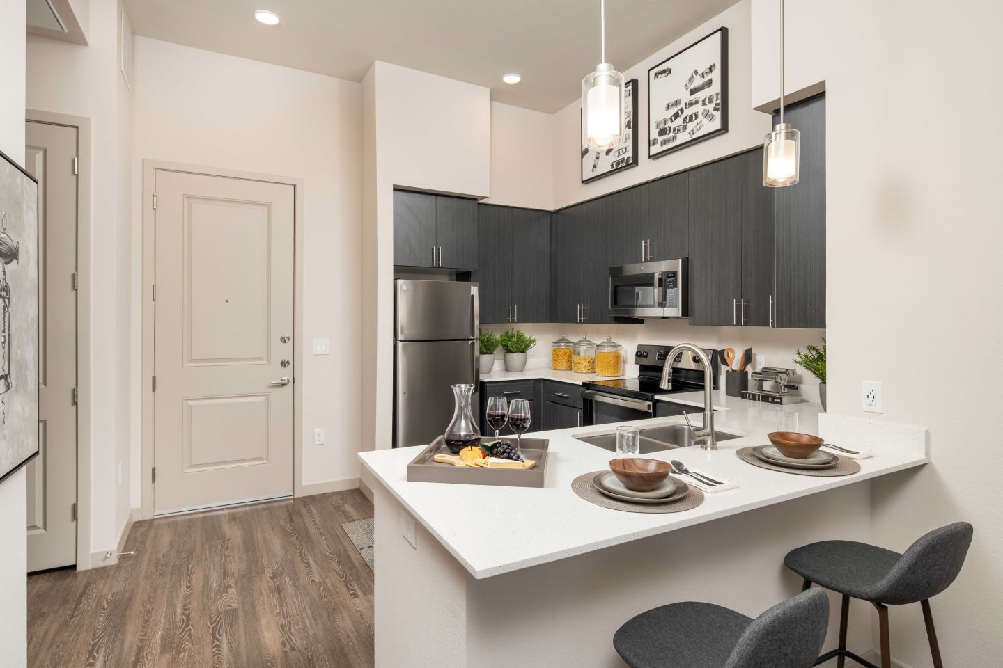 NOVO Broadway Apartments Image 2