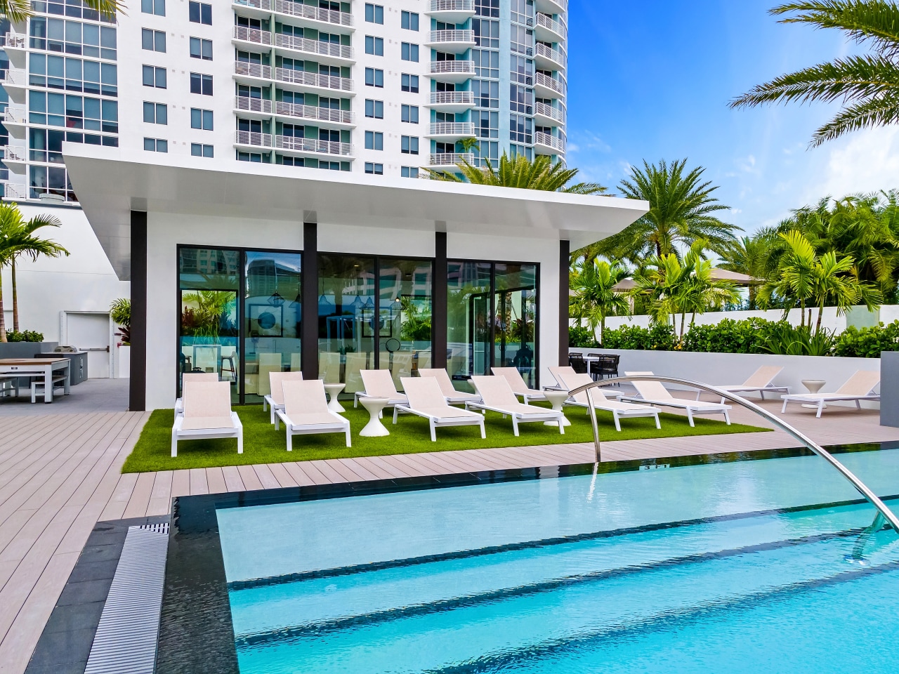 10X Las Olas Walk Image 6