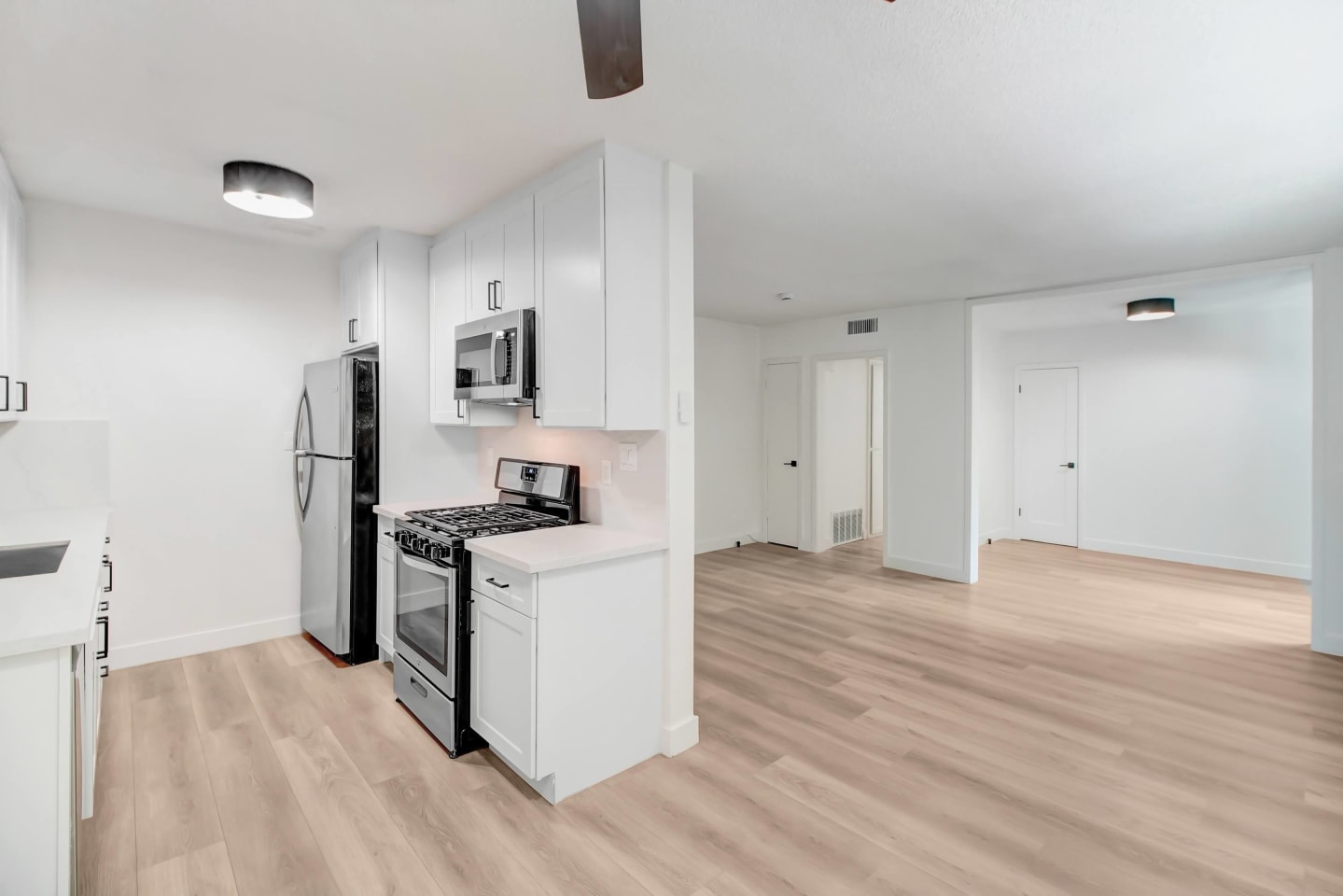 1545 N Laurel Image 3