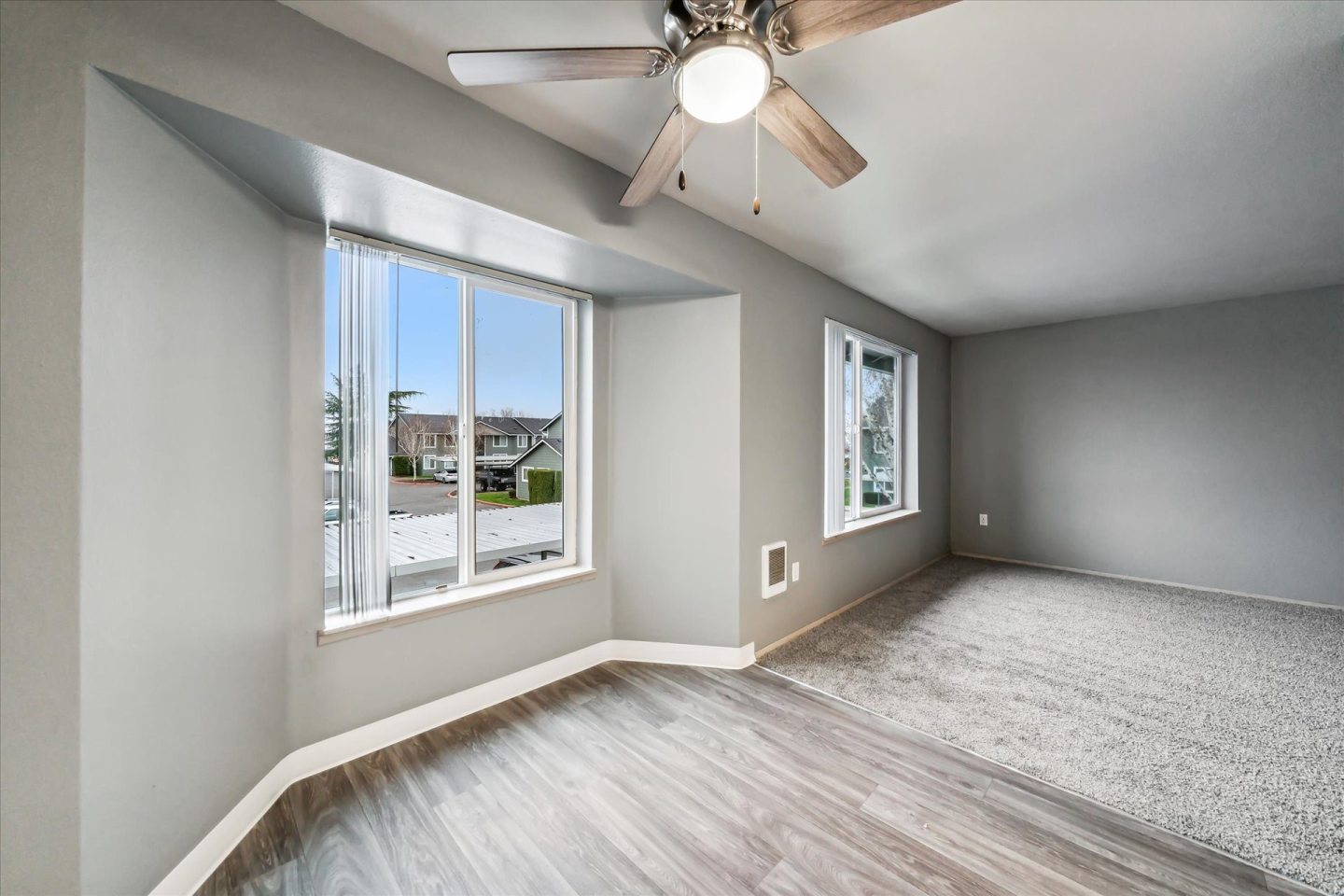 Oak Park Village Apartments Image 18