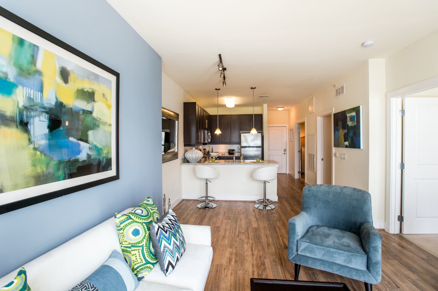 800 Carlyle Image 2