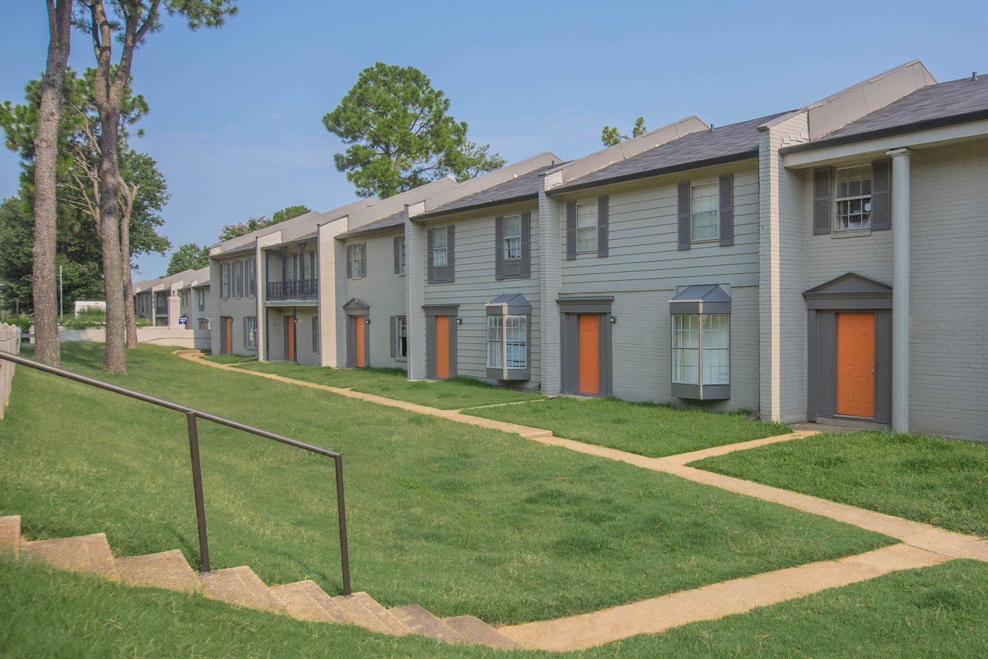 Emerald Square Apartments Image 4