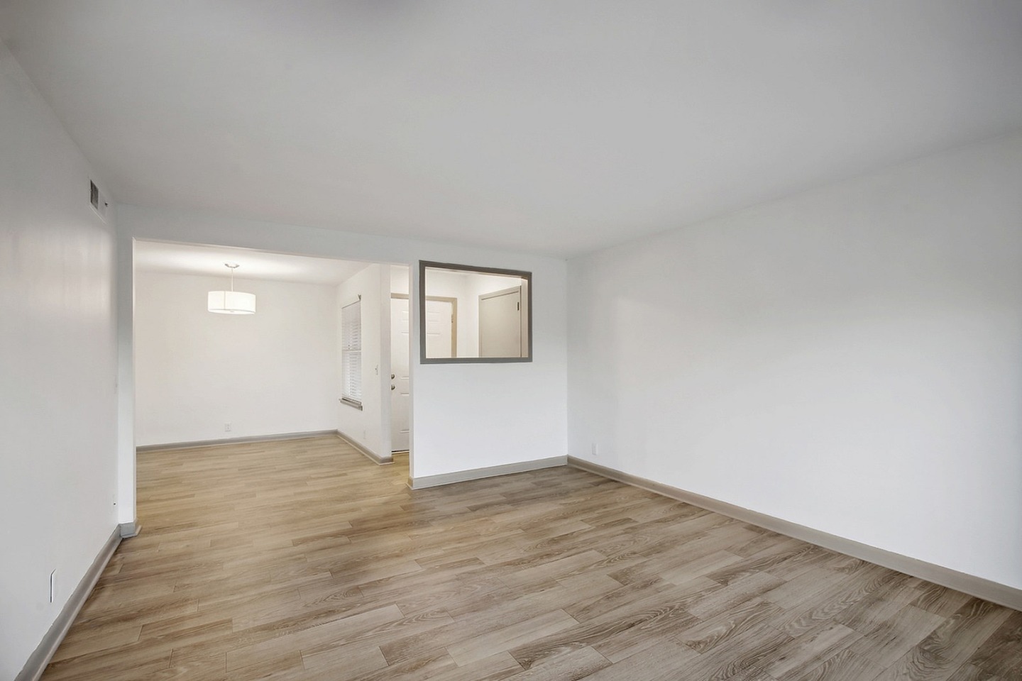 Iroquois Apartments Image 40