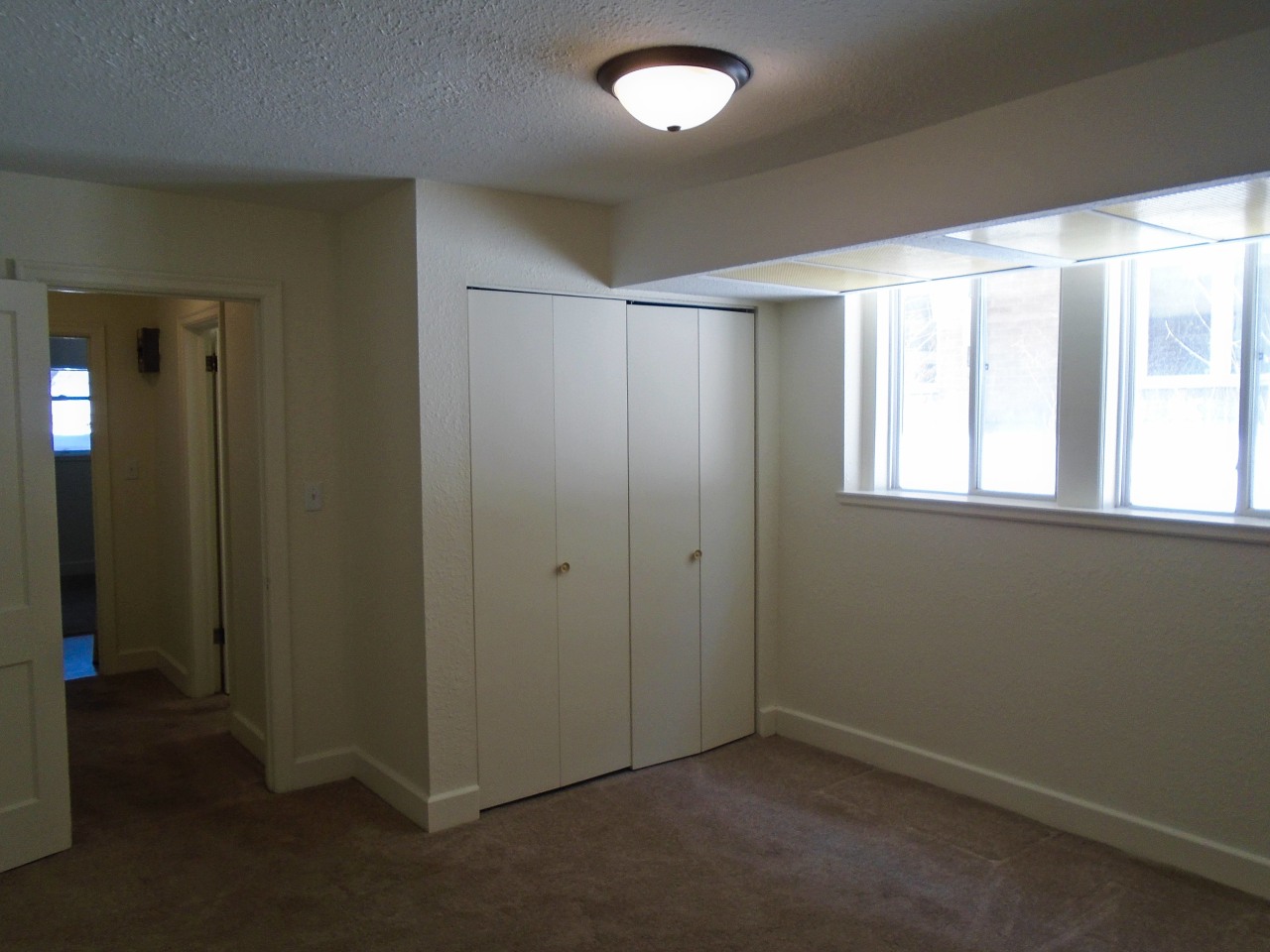 Town & Country Apartments Image 5