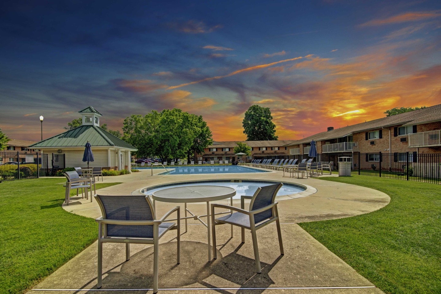 Golf Club Apartments and Townhomes Image 6