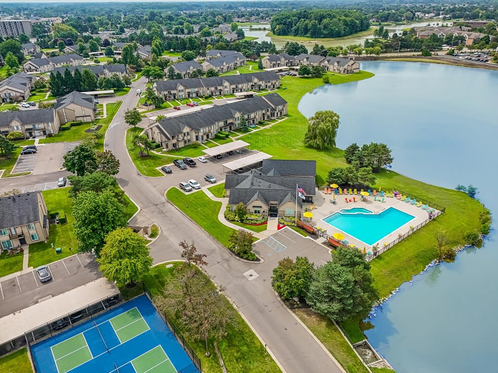 Lakeside Terraces Image 25
