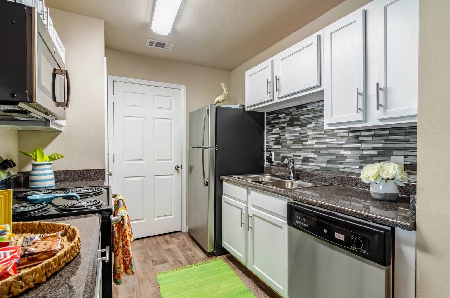 Grand Biscayne Apartments Image 17