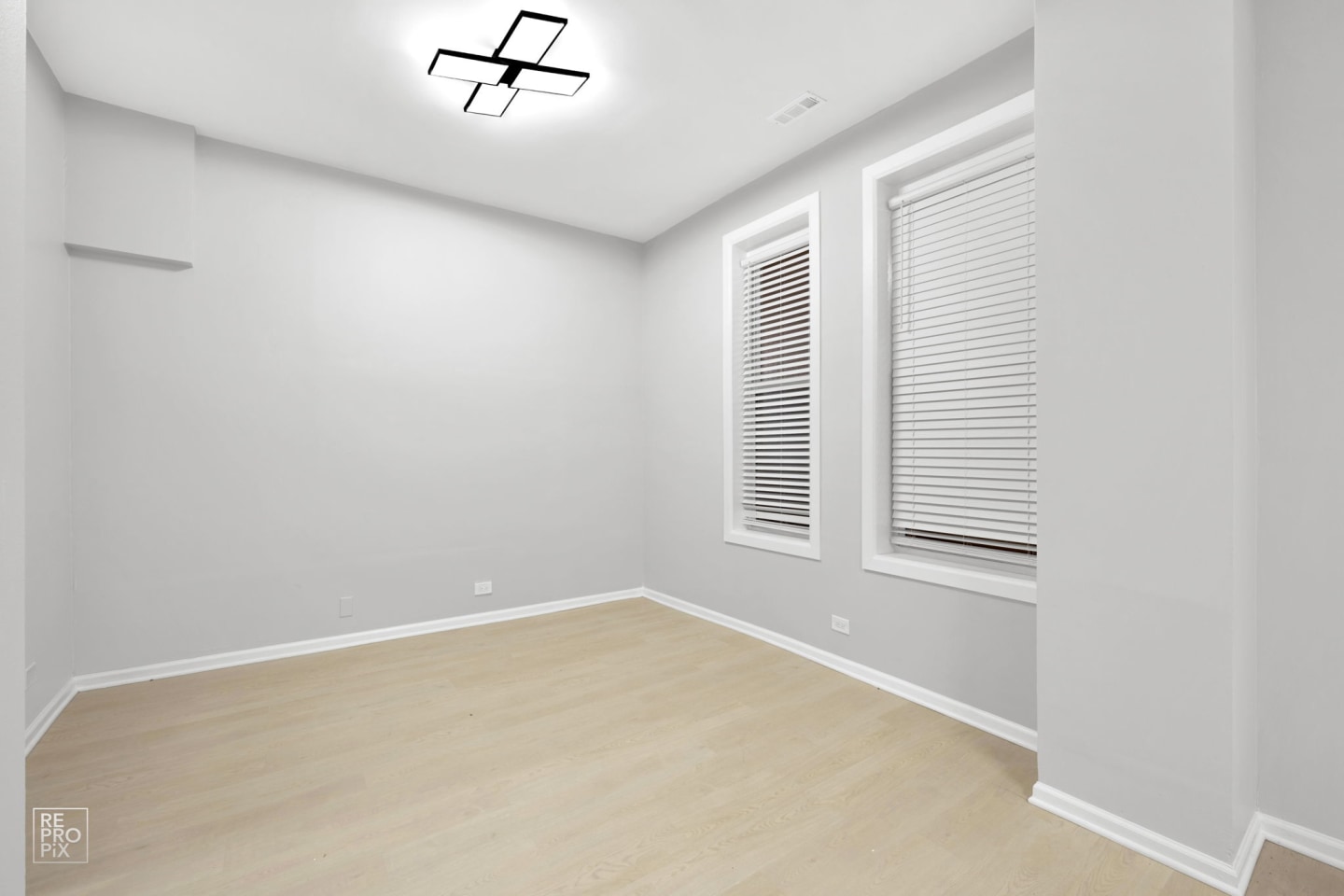 2542 S Trumbull Image 18