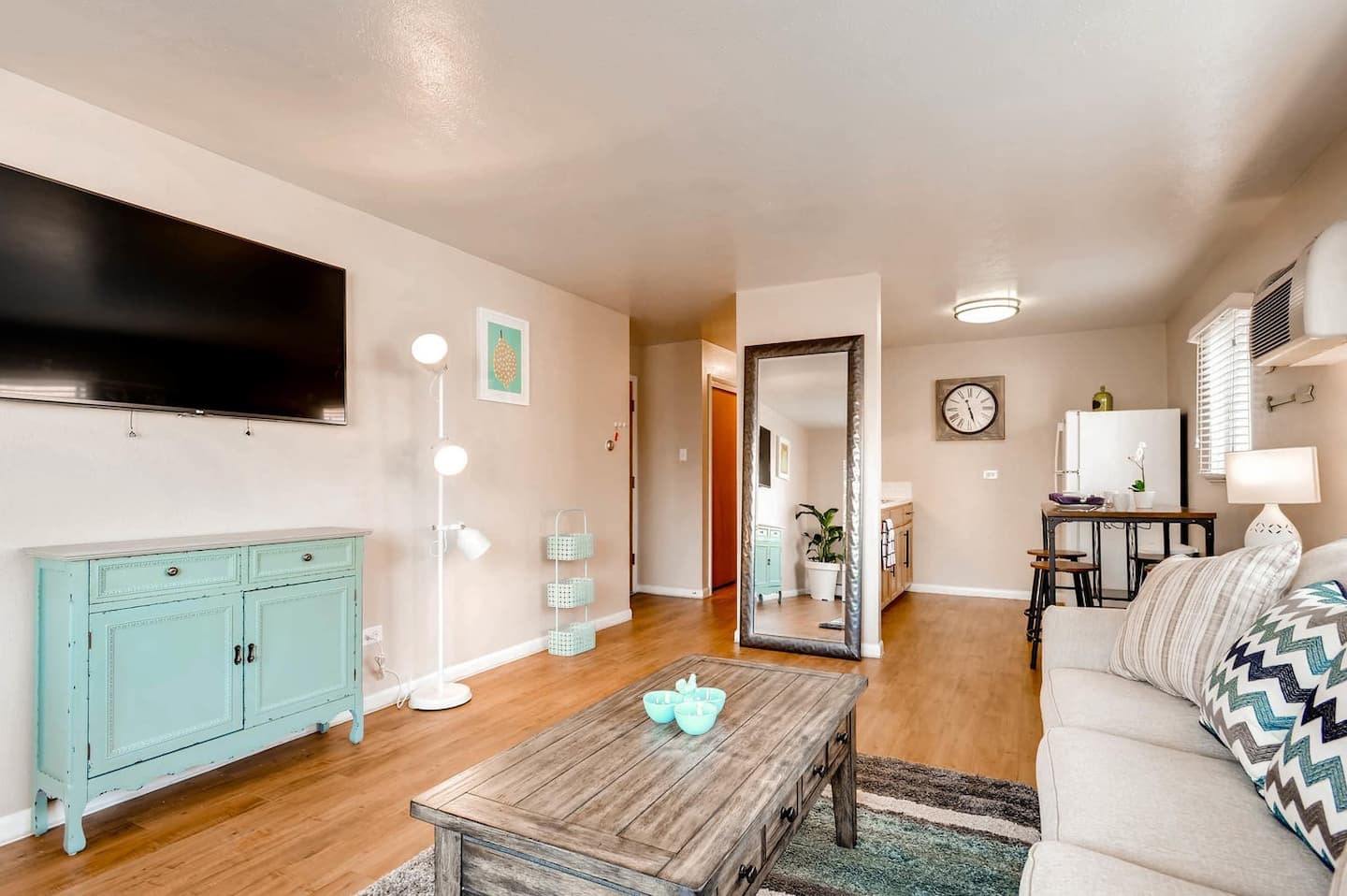 1335 Monroe Image 4