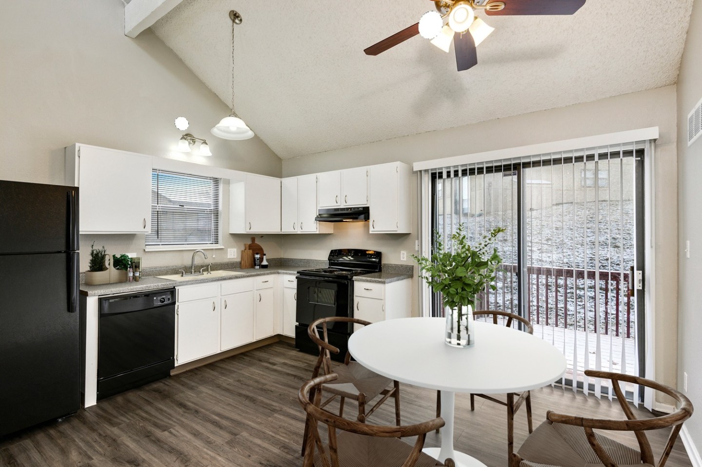 Cedar Ridge Apartments and Townhomes Image 46
