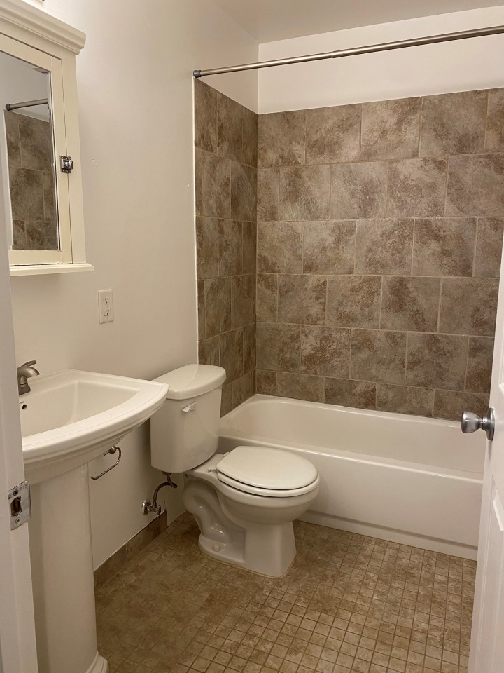 2740 Pleasant Avenue S Image 11