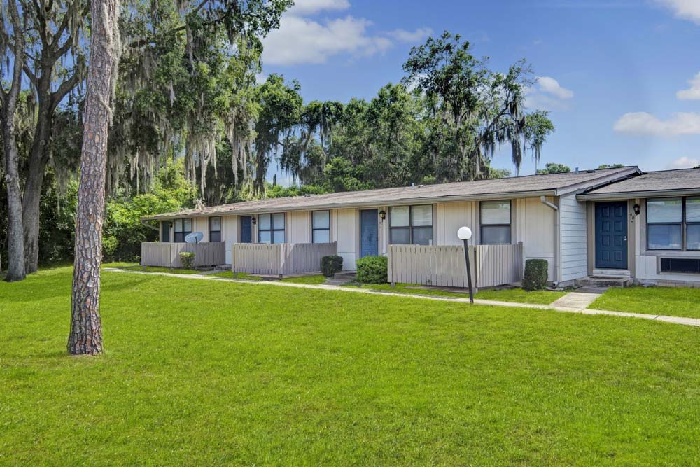 Applewood Apartments Image 2