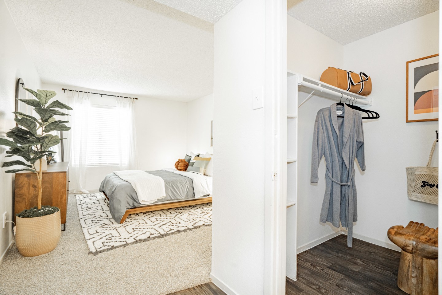 Riverwalk Apartments Image 11