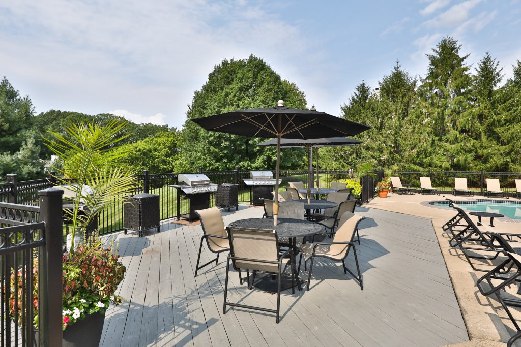 Stonington Farm Apartments Image 6
